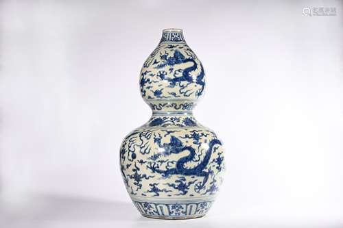 CHINESE BLUE WHITE DRAGON PORCELAIN VASE