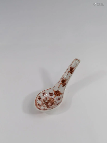 A Chinese porcelain ladle