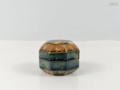 A Sancai-Glazed Octagon Box