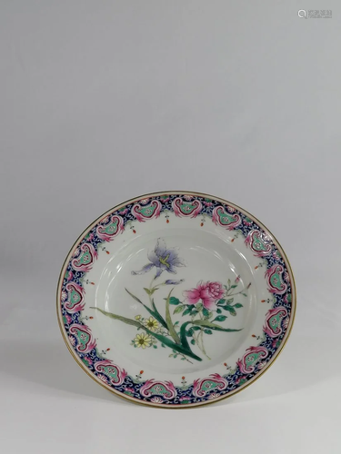 A Chinese famille rose flowers plate