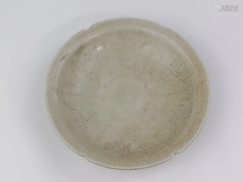 Chinese Yuan dynasty white glaze mould dish