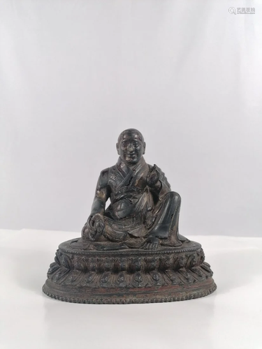 A Tibetan Buddhist monk statue