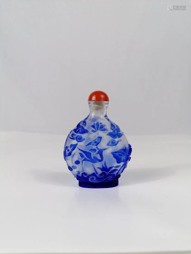 A Chinese Peking glass carved overlay snuff bottle