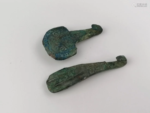 Two Chinese Han dynasty Garment hook