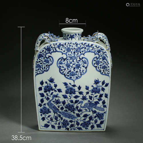 MING DYNASTY, CHINESE BLUE AND WHITE PORCELAIN FLAT