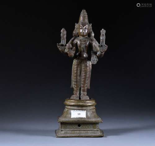 印度--19世纪代表湿婆之子斯坎达的铜像，右手持孔雀羽，左手持金刚杵。底座右侧有泰米尔文字。高度28厘米