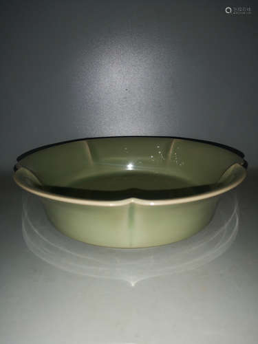 CHINESE CELADON GLAZED PORCELAIN BASIN