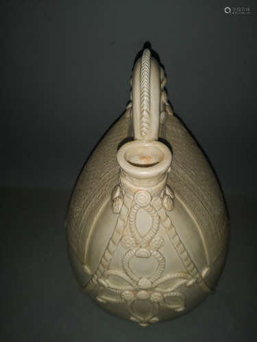 CHINESE DING YAO PORCELAIN VASE