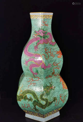 CHINESE FAMILLE ROSE GOURD SHAPE PORCELAIN VASE