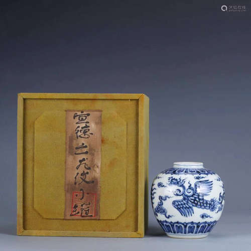 CHINESE BLUE WHITE PORCELAIN JAR