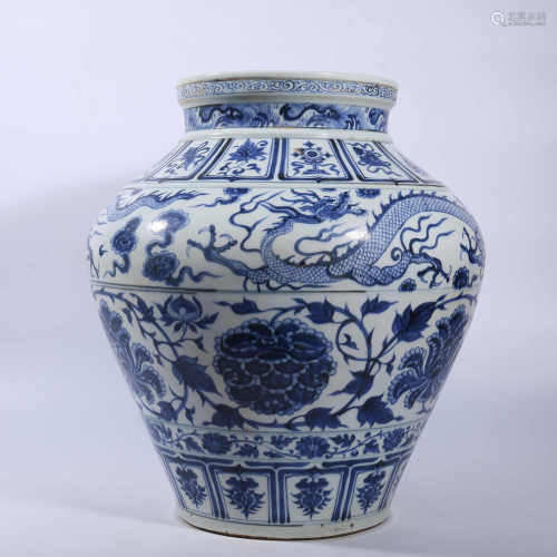 Blue and white dragon shaped jar of Yuan Dynasty