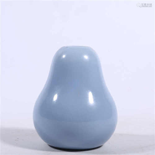 Pear shaped tin with sky blue glaze in Qing Dynasty