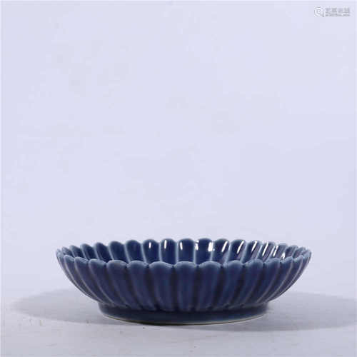 Qing Dynasty Yongzheng blue glazed chrysanthemum plate