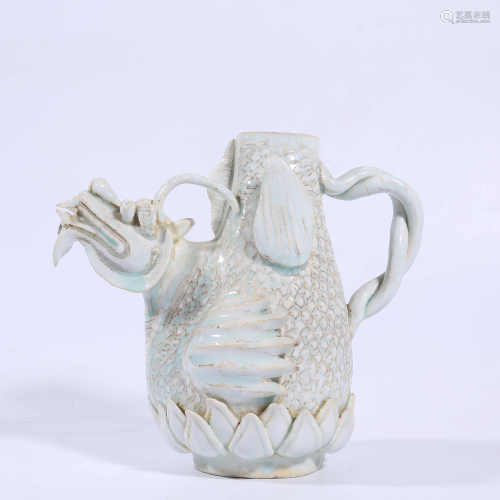 White glazed dragon teapot of Ming Dynasty