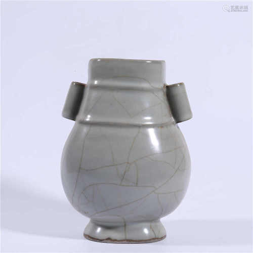 Ming Dynasty Chenghua Ge glaze double ear bottle
