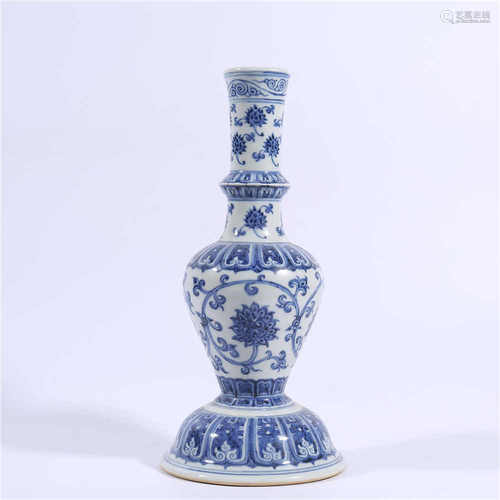 Blue and white flower vase of Ming Dynasty