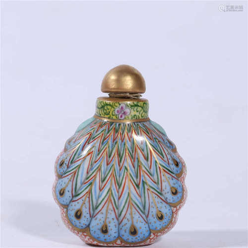 Qing Dynasty Qianlong pink snuff bottle