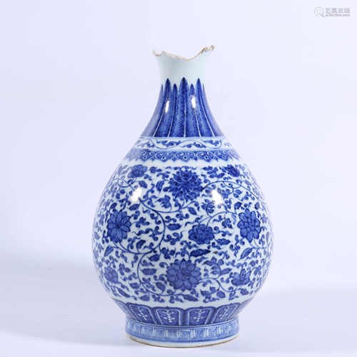 Qing Dynasty Jiaqing blue and white lotus pattern jade pot spring vase