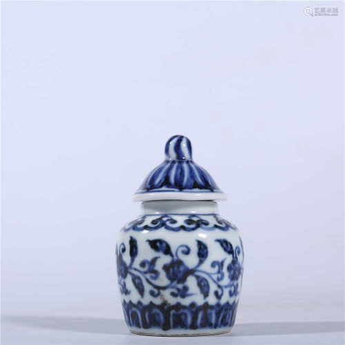Xuande blue and white lotus covered pot in Ming Dynasty