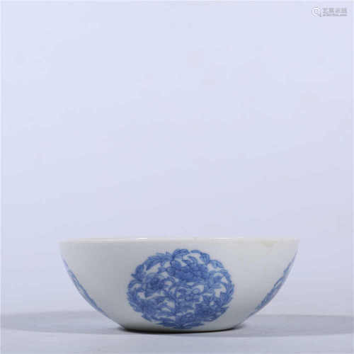 Qing Dynasty Yongzheng blue and white flower bowl
