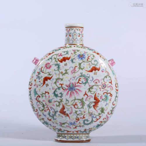 Qing Dynasty Qianlong pastel vase with flower pattern