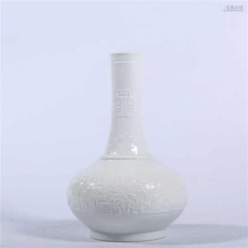 Qing Dynasty Qianlong white glazed bottle