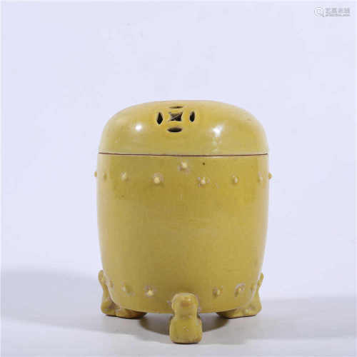 Yellow glazed tripod jar in Qing Dynasty