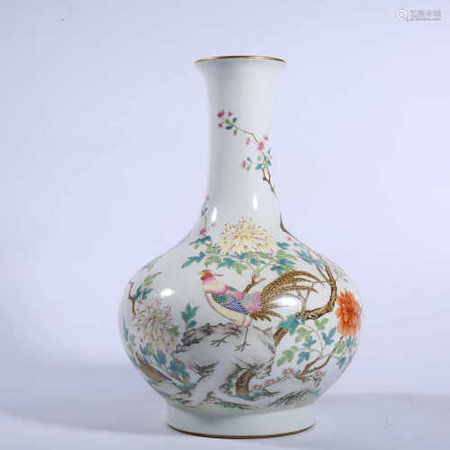 Qing Dynasty Qianlong pastel bottle