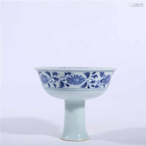 Yuan Dynasty blue and white lotus pattern goblet