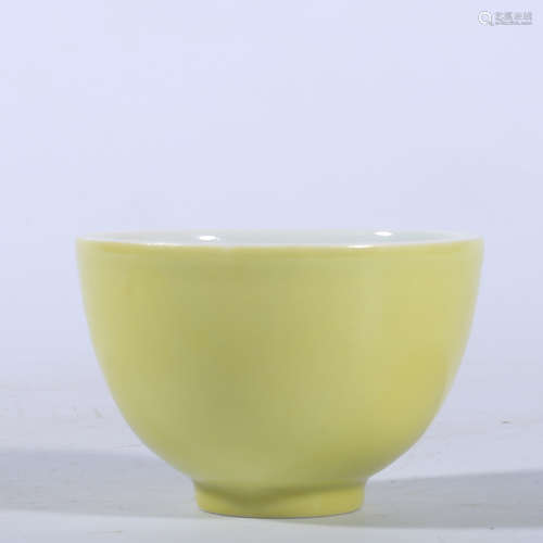 Yongzheng lemon yellow glazed cup in Qing Dynasty