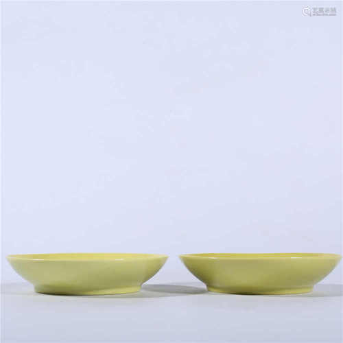 A pair of lemon yellow glazed plates in Yongzheng of Qing Dynasty