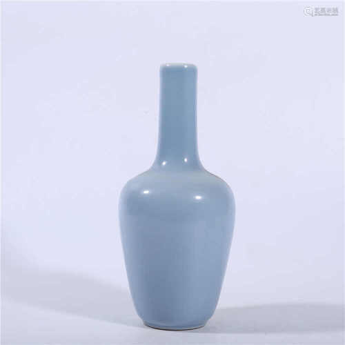 Qing Dynasty Kangxi sky blue glaze bottle