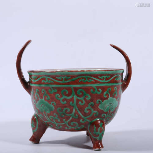 Ming Dynasty Chenghua red bottom green color three leg stove