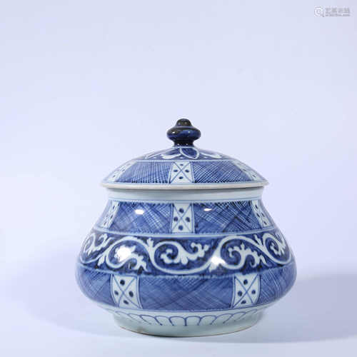 Ming Dynasty Xuande blue and white lid jar