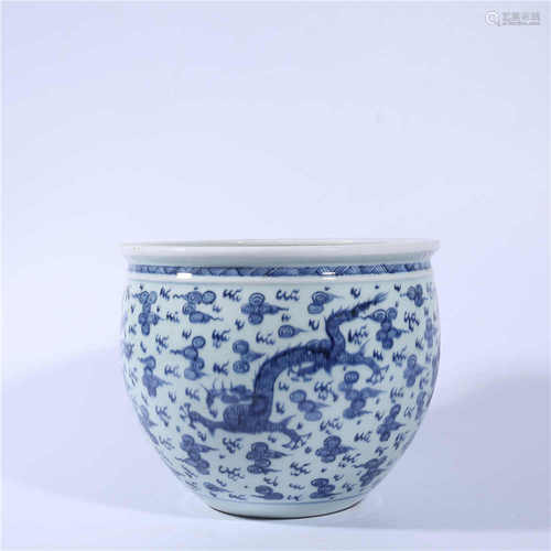 Blue and white vat with dragon and phoenix pattern in Qing Dynasty