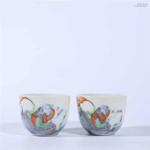 A pair of Yongzheng famille rose cups in Qing Dynasty