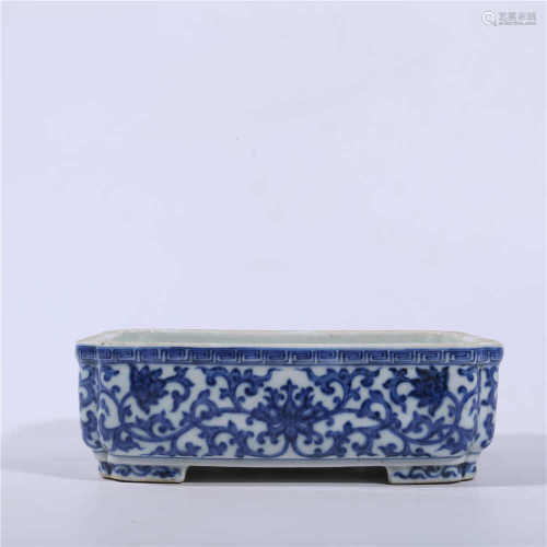 Qianlong blue and white lotus flowerpot in Qing Dynasty