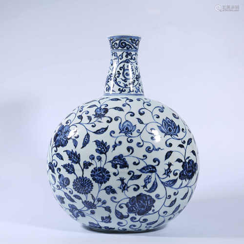 Blue and white vase with lotus pattern in Ming Dynasty