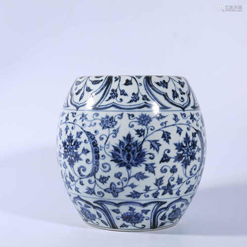 Blue and white vase with lotus pattern in Ming Dynasty