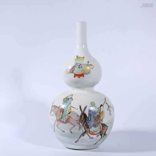 The gourd bottle with the story of pastel figures in Qing Dynasty