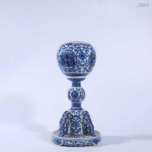 Qing Dynasty Qianlong blue and white hat tube