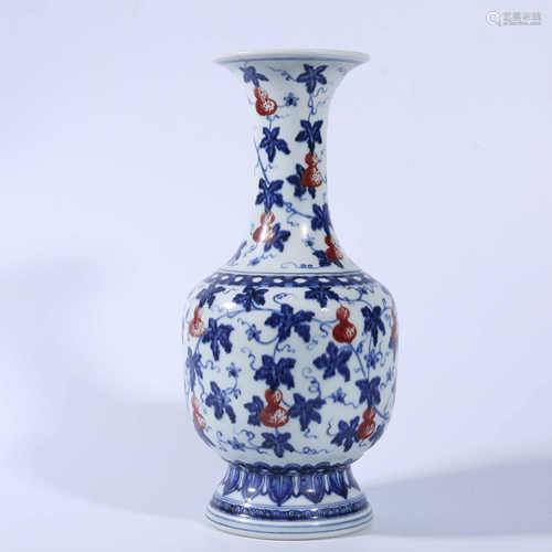 Qing Dynasty Yongzheng blue and white underglaze red gourd bottle