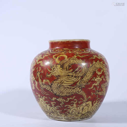 Wanli red bottom yellow color dragon pot in Ming Dynasty