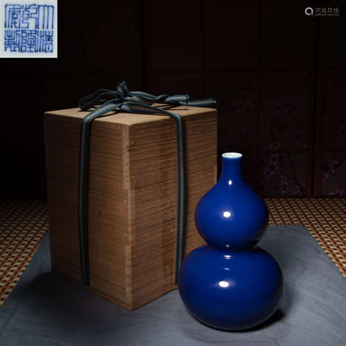 BLUE GOURD BOTTLE, QING DYNASTY, CHINA