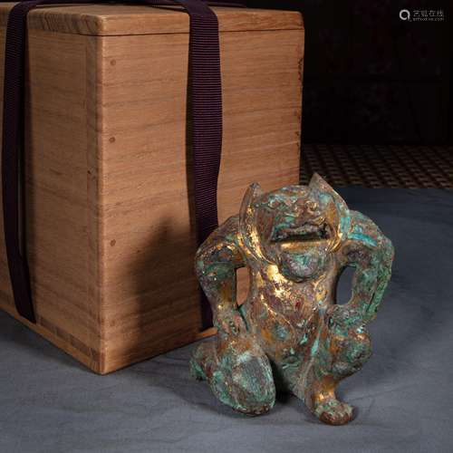 GILT BEAR INLAID WITH JEWEL, HAN DYNASTY, CHINA