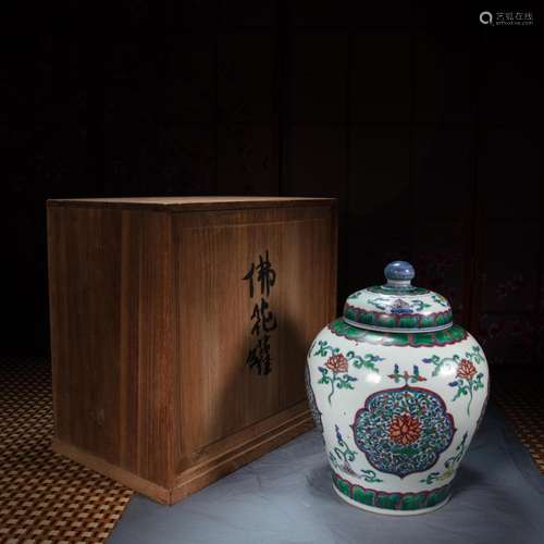 A DOUCAI FLOWERS AND PLANTS JAR AND A COVER, EARLY QING DYNASTY