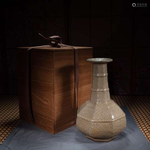 CHINESE OFFICIAL WARE LONG NECK VASE, SONG DYNASTY