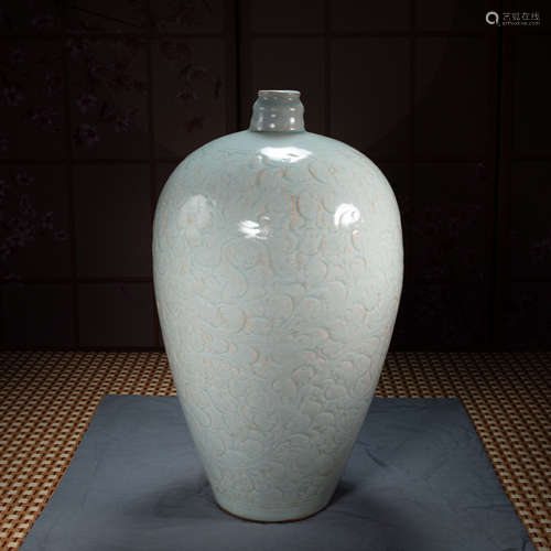 CHINESE HUTIAN WARE CARVED PLUM VASE, SONG DYNASTY