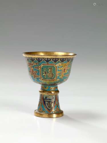 鎏金青铜景泰蓝珐琅小杯，中国，乾隆时期(1736-1796)，外撇底饰古色古香的棕榈叶，杯上有吉祥字
