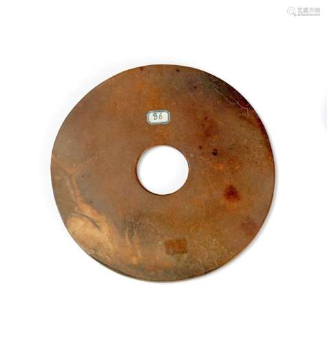 中国褐玉碧盘，明代（1368-1644）或可能更早 直径：18厘米